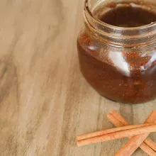 Golden Cinnamon Vanilla Scrub | Domino® Sugar