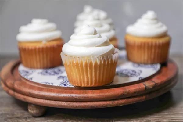 Vanilla Cupcakes with Buttercream Frosting | Domino® Sugar