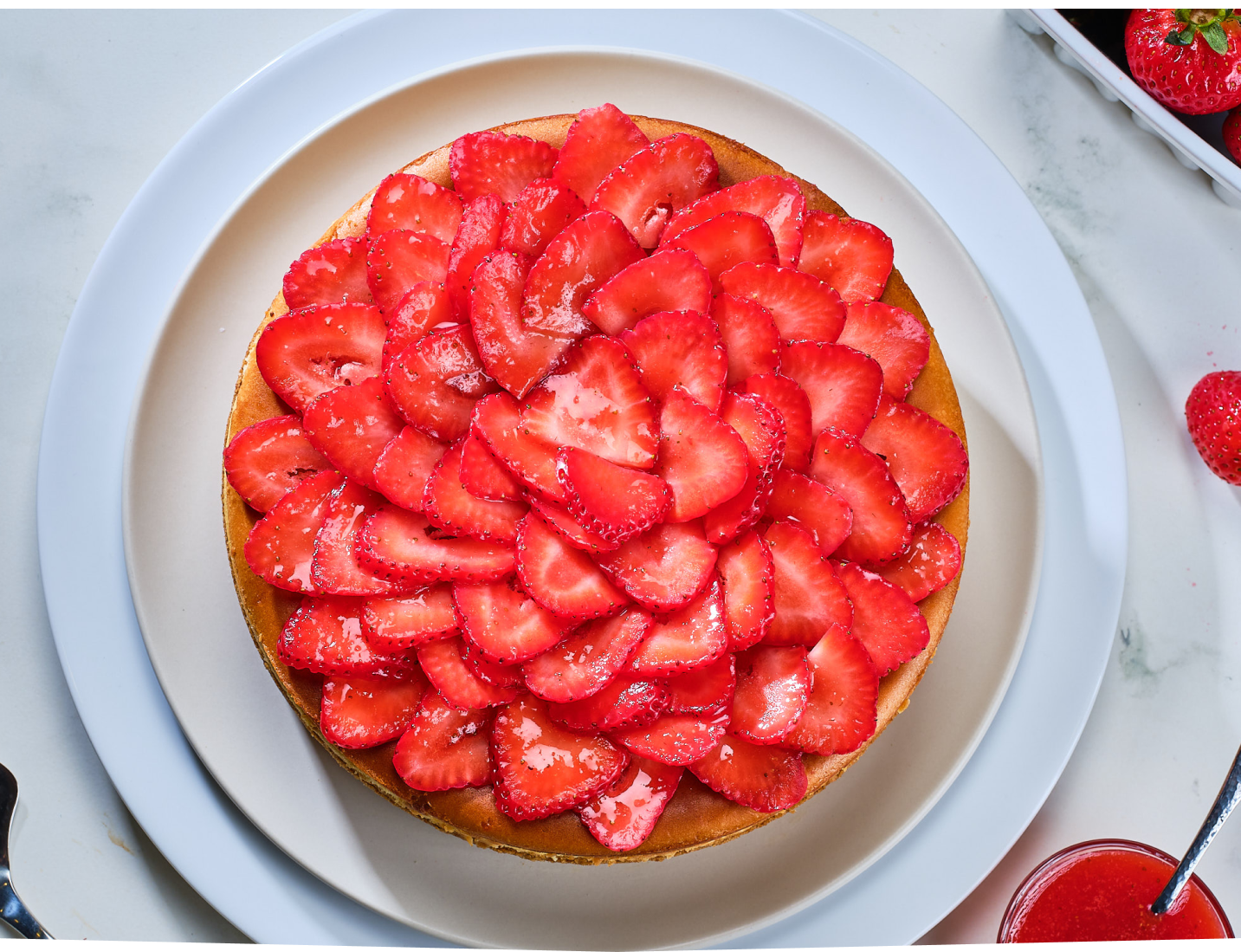 strawberry cheesecake made with domino golden sugar