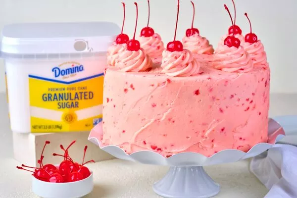 Solving Cake Problems | Domino® Sugar