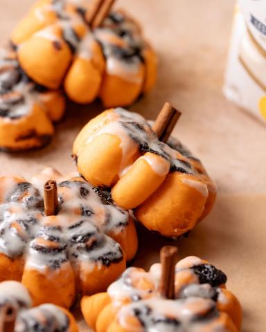 Halloween Pumpkin Cinnamon Rolls